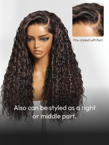 Perruque noire ondulée en dentelle 7x5 avec reflets brun doré et noir naturel, densité 150 %. Look plage parfait pour l'été.